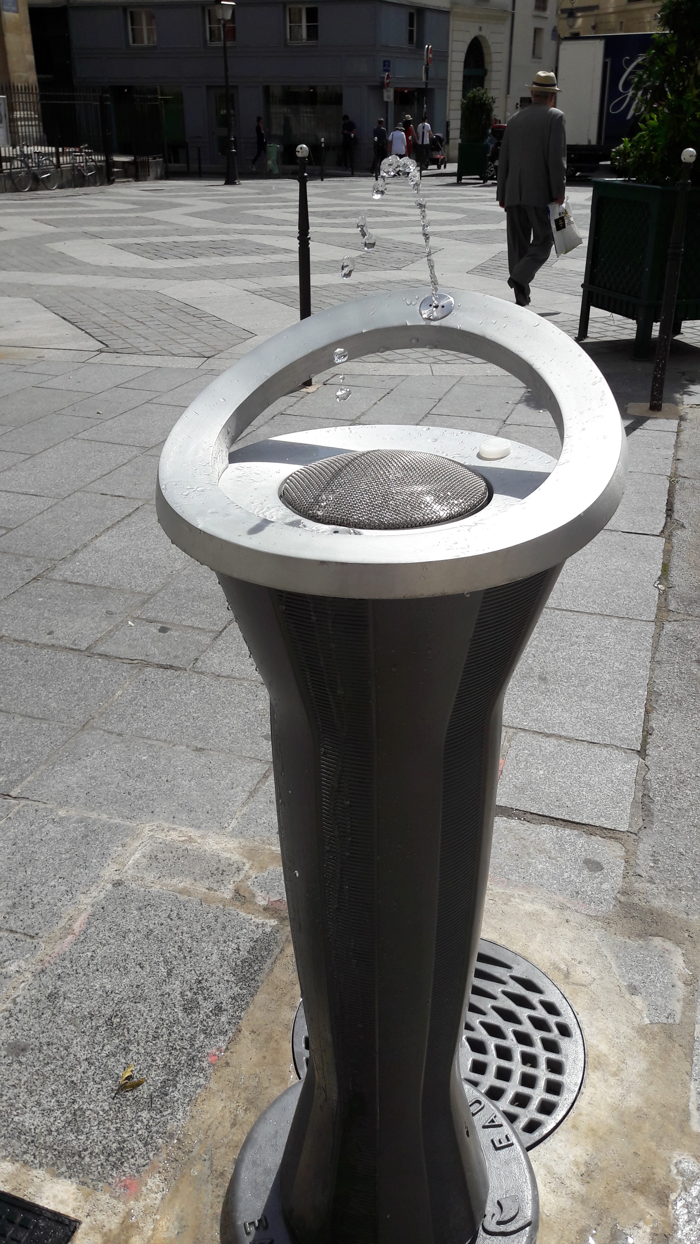fontaine petits pères.jpg