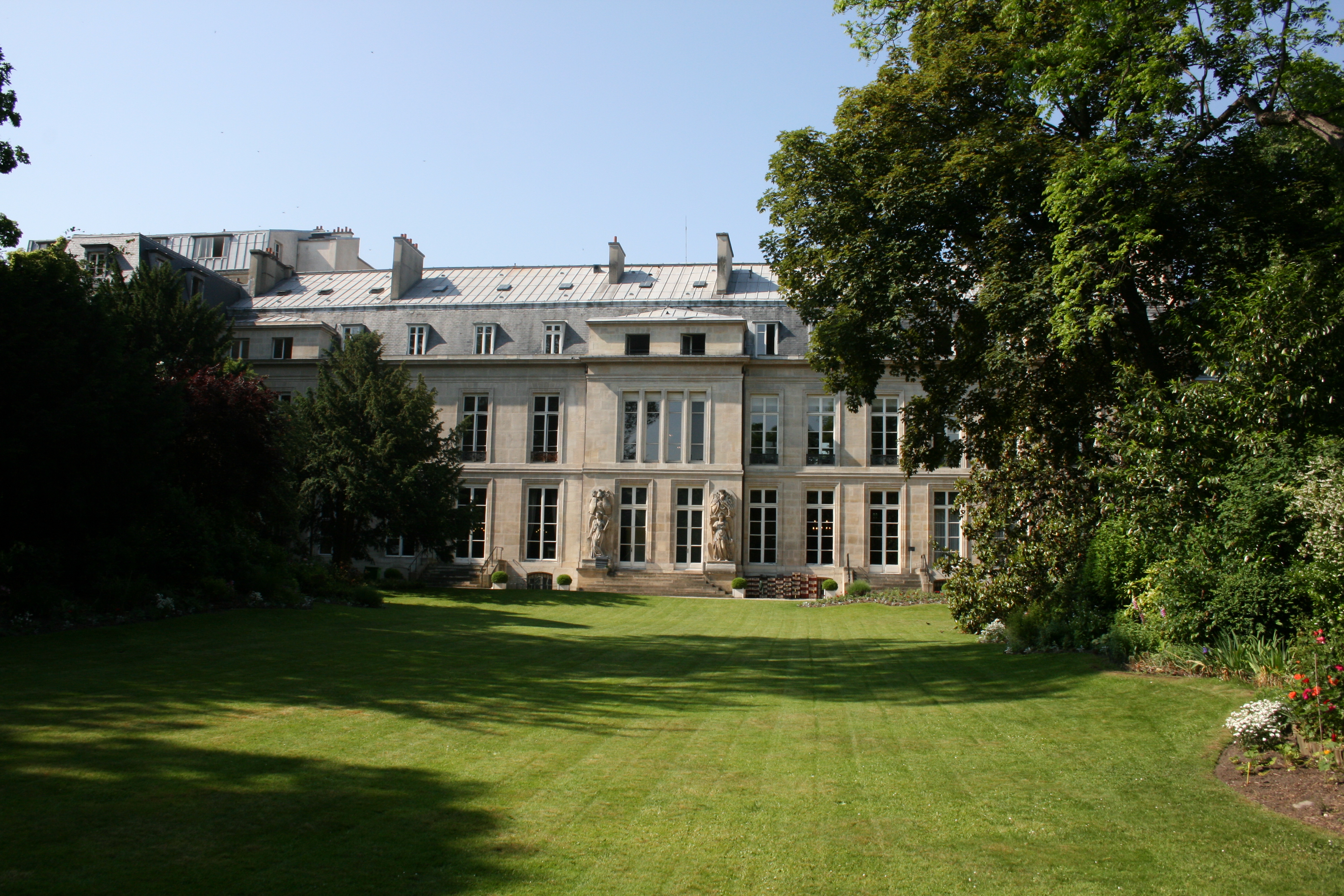 Hôtel de Villars.jpg