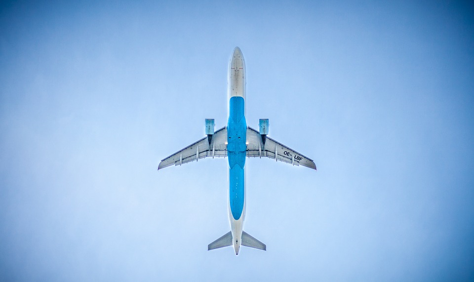 airplane-983991_960_720.jpg