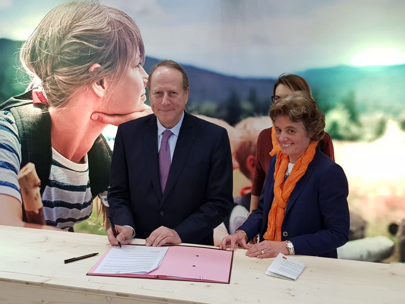 Signature convention orange 15e.jpg (Mairie du 15e)