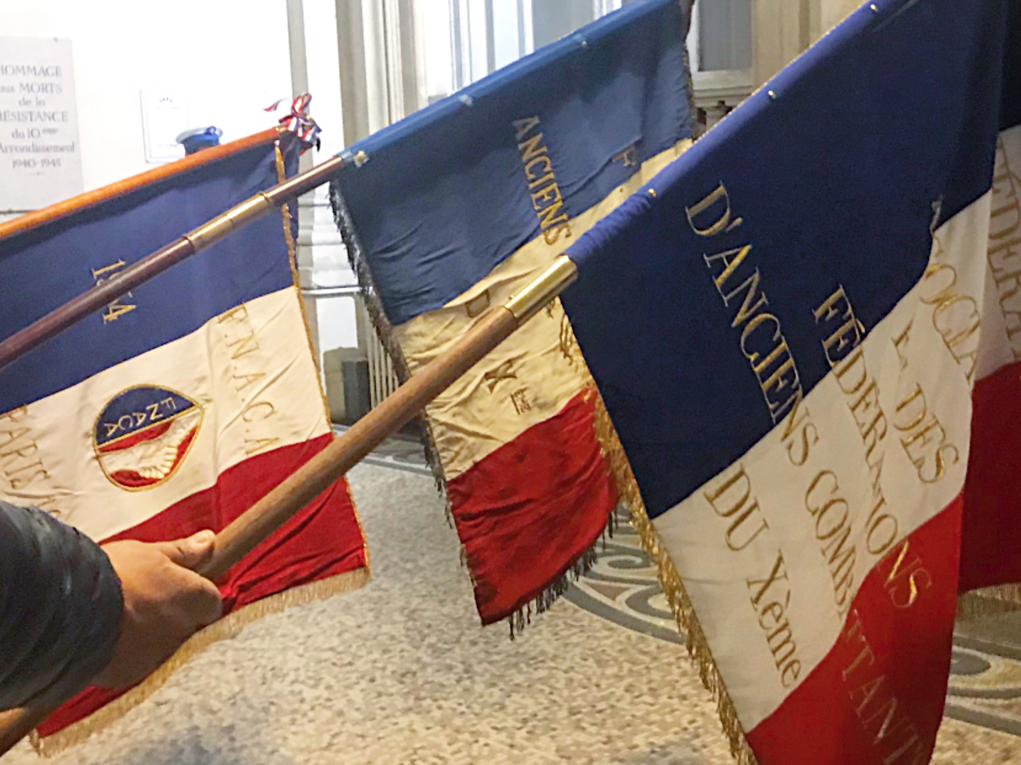 Mémoire - drapeaux 10e (Mairie 10)
