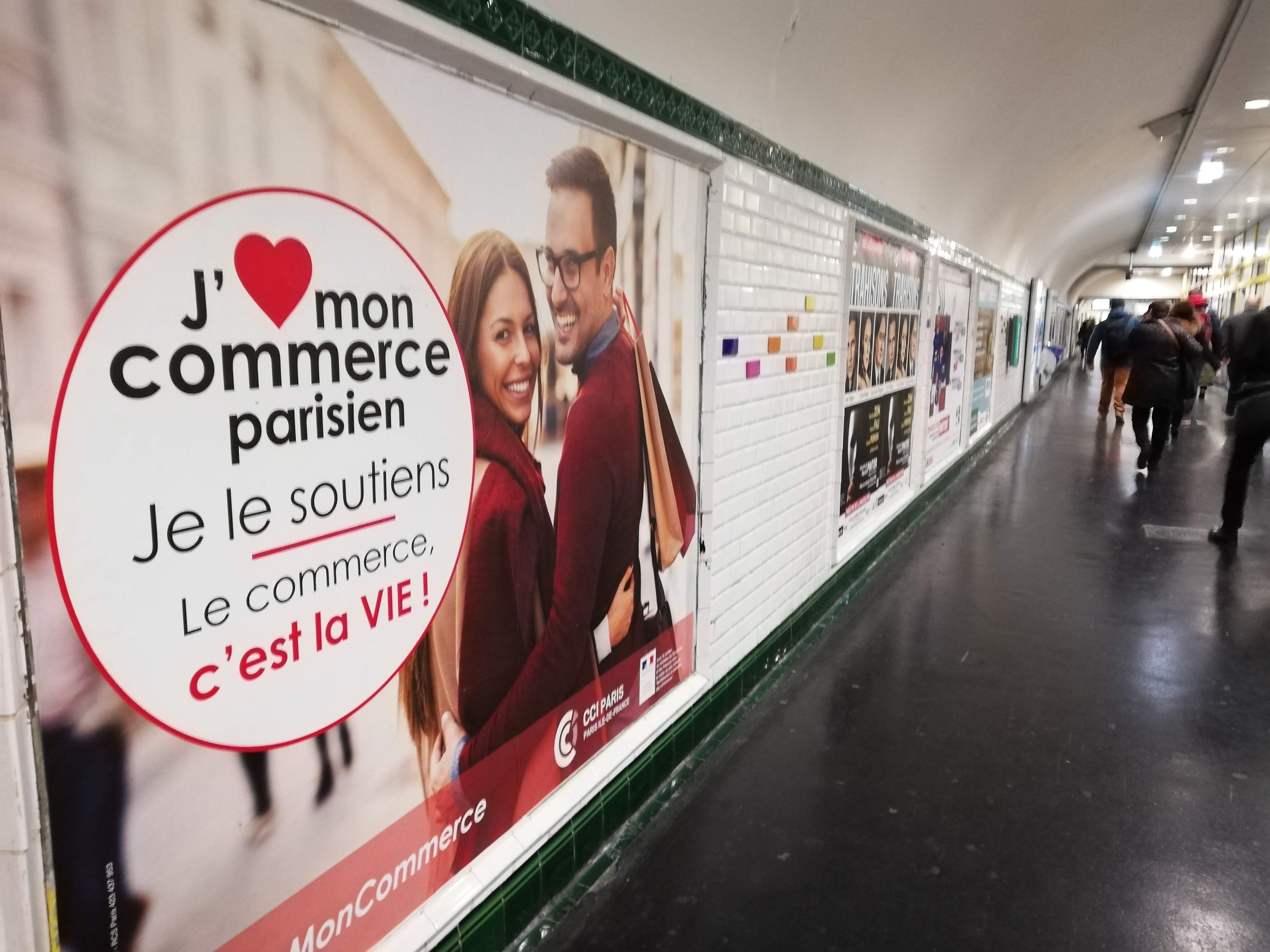 Affiche J'aime mon commerce - métro Strasbourg St Denis - 300 faces janv. 2020.jpg