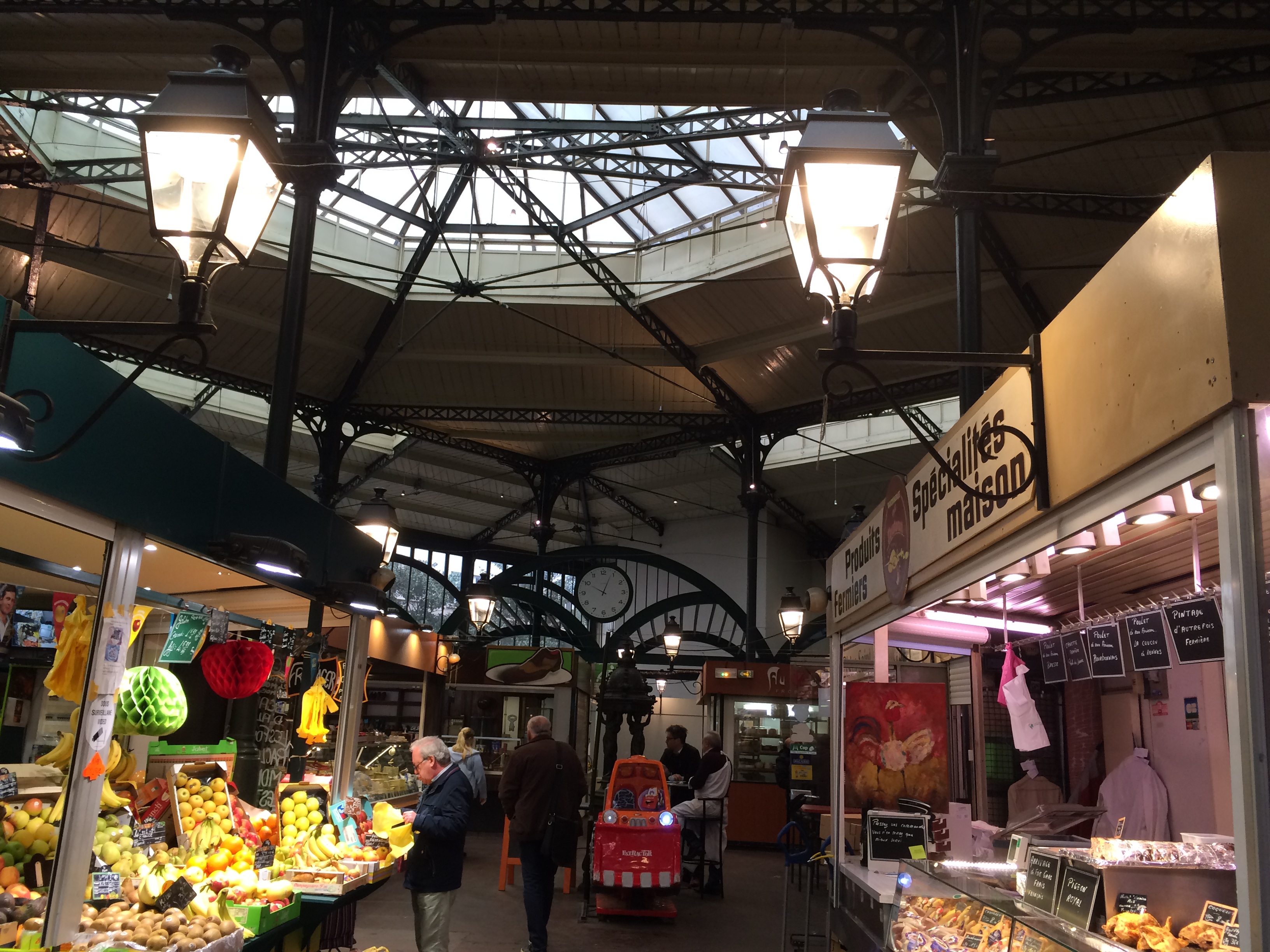 Marché Saint-Quentin.jpg