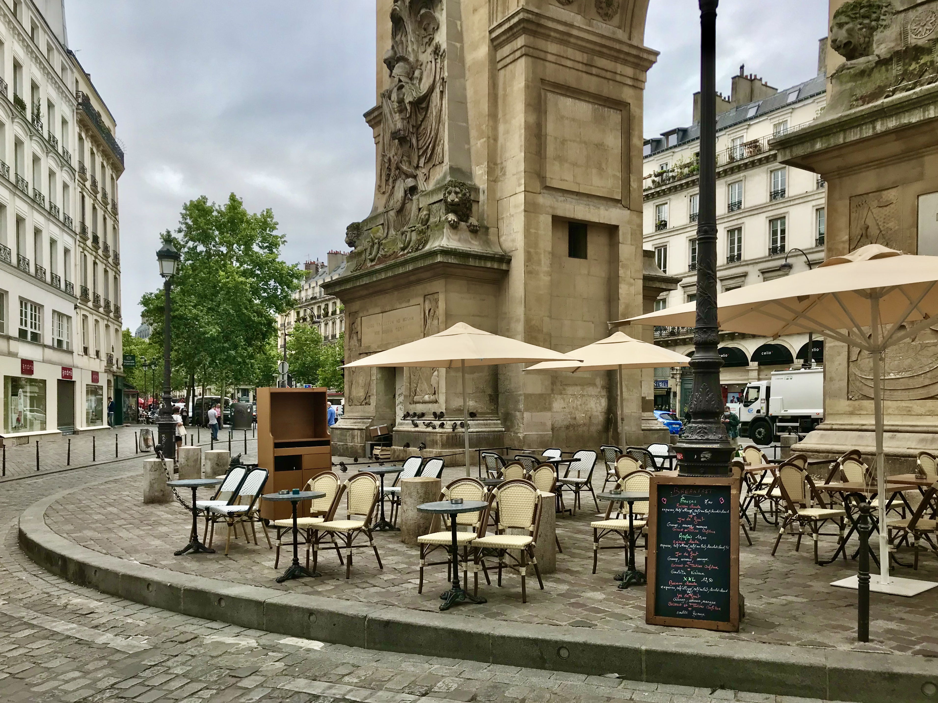 Déconfinement terrasse porte Saint-Denis.jpg (M10)