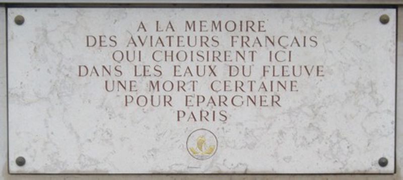 Aviateurs.jpg Plaque en hommage aux aviateurs français, située Pont de Tolbiac
