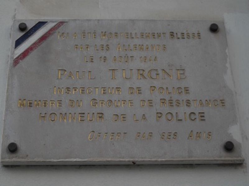 Paul Turgne.jpg Plaque en hommage à l'inspecteur Paul Turgné, membre du groupe résistant Honneur de la Police, située au 85, rue de Charenton, à l'angle de la rue Traversière