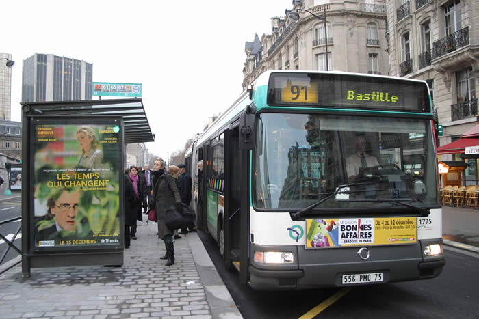 Bus Mobilien 91 à l'arrêt 43914 (Bernard Pedretti / Mairie de Paris)
