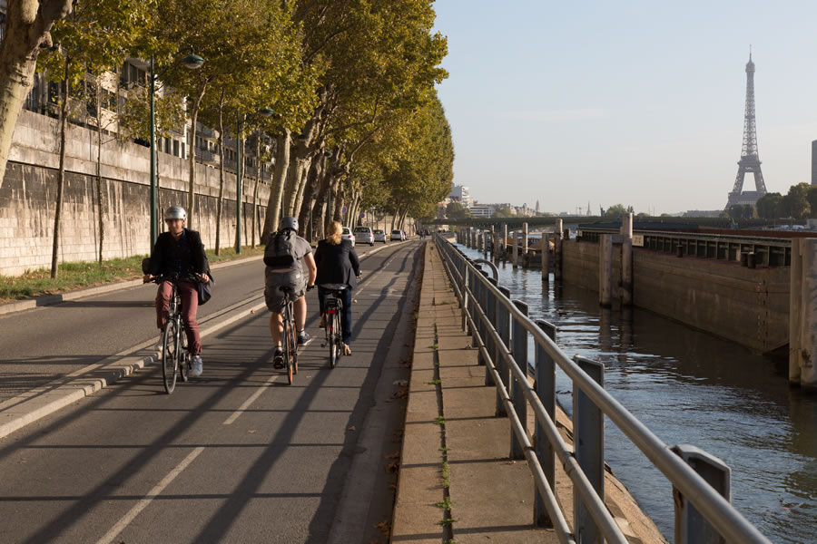 Piste cyclable de la voie Georges Pompidou (Christophe Belin/Mairie de Paris) Piste cyclable de la voie Georges Pompidou