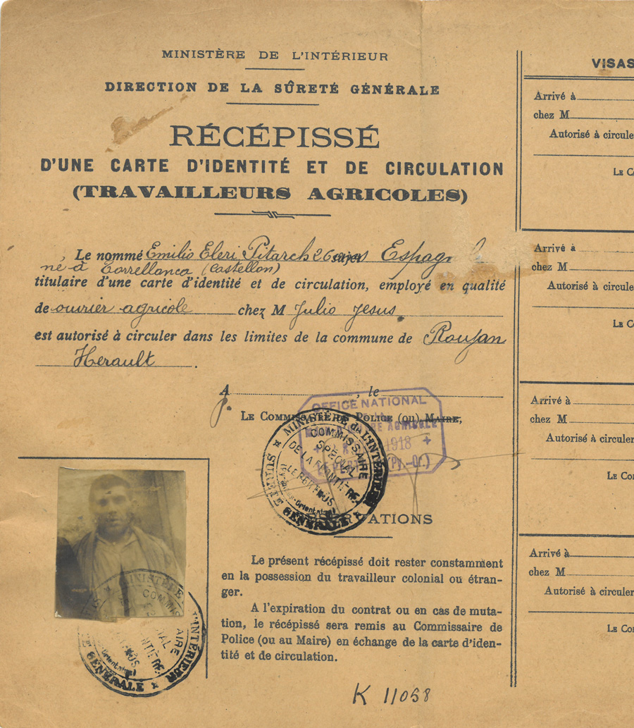 Récépissé d’une carte d’identité et de circulation (travailleurs agricoles) délivrée le 28 décembre 1918 par le Commissariat spécial de la frontière, Le Perthus (Pyrénées-Orientales) (Coll. Génériques) Récépissé d’une carte d’identité et de circulation (travailleurs agricoles) délivrée le 28 décembre 1918 par le Commissariat spécial de la frontière, Le Perthus (Pyrénées-Orientales)