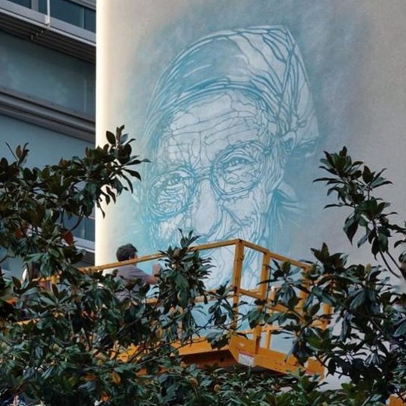 Fresque représentant Soeur Emmanuelle de l'artiste C215 au 14 rue Olivier Messiaen dans le 13e arrondissement. (C215)
