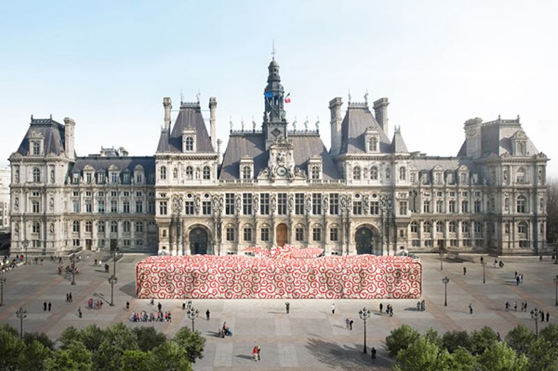 Furoshiki géant devant l'Hôtel de Ville vignette.jpg (Atelier Tsuyoshi Tane Architects/photo : Marc Verhille/Mairie de Paris) Furoshiki géant devant l'Hôtel de Ville