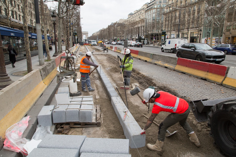 Chantier de la piste cyclable des Champs Elysées (Ville de Paris) Chantier de la piste cyclable des Champs Elysées