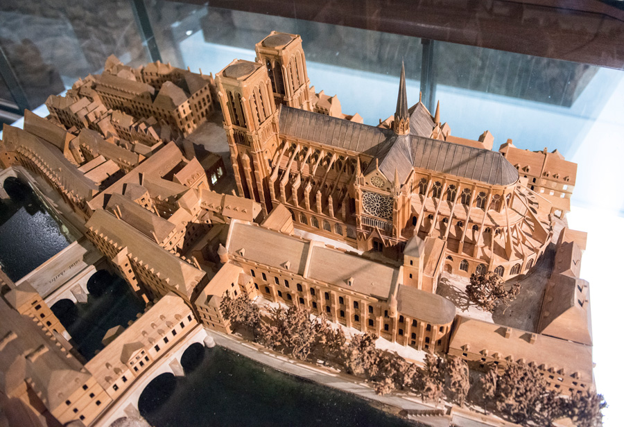 Maquette de Notre Dame dans la Crypte Archéologique (François Grunberg / Ville de Paris)