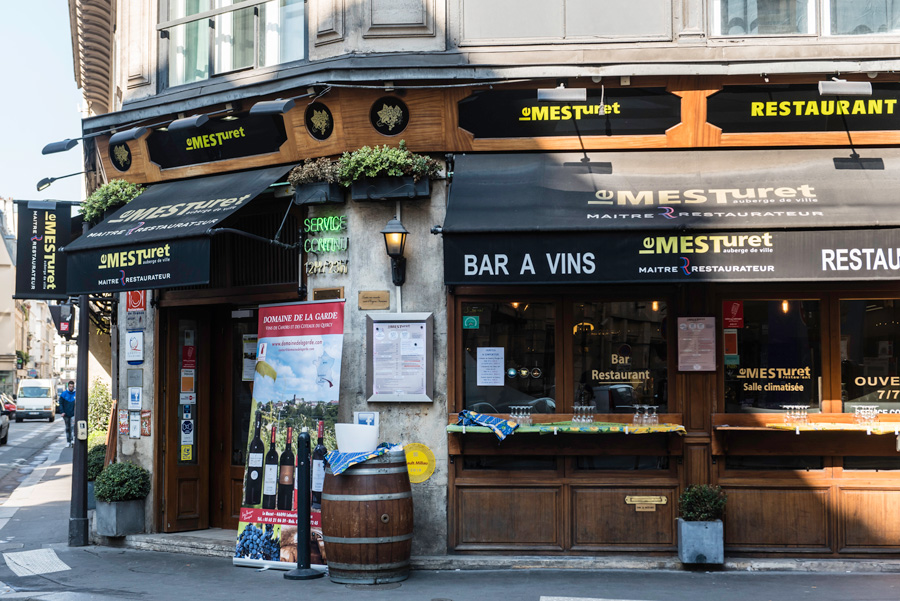 Alain Fontaine maître restaurateur au Mesturet (Emilie Chaix / Ville de Paris)