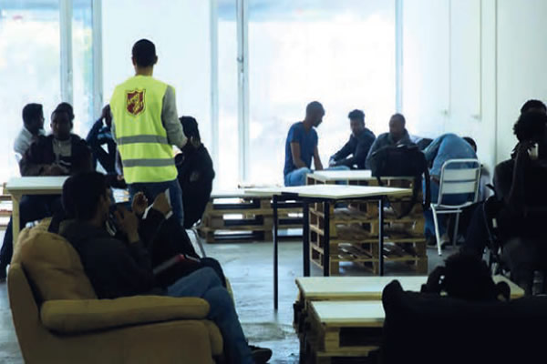 Accueil d’urgence humanitaire (Josephine Brueder/Ville de Paris) Espace de repos au sein de l’Accueil d’urgence humanitaire ouvert en mai 2019, Porte de la Chapelle