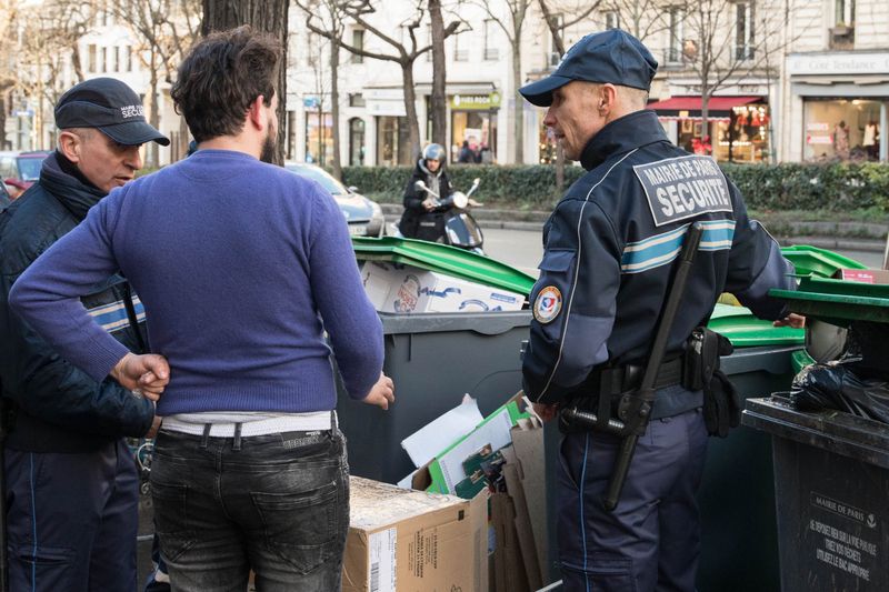 Inspecteurs de sécurité (ISVP) et Agents d’accueil et de surveillance (AAS) (Guillaume Bontemps / Ville de Paris)