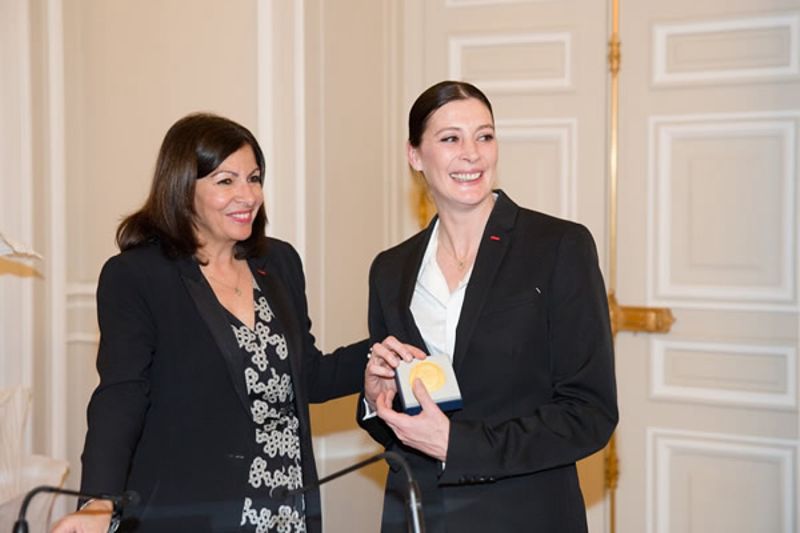 Médaille de la Ville à marie- Agnès Gillot (Sophie Robichon/Ville de Paris)