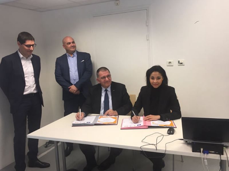 La Ville et la poste ont signé un Pacte Parisien pour l’Emploi-22 janvier 2019 (Twitter Afaf Gabelotaud,)