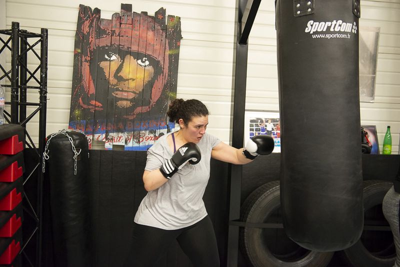 Mariam boxe à la salle Carpentier (François Grunberg / Ville de Paris)