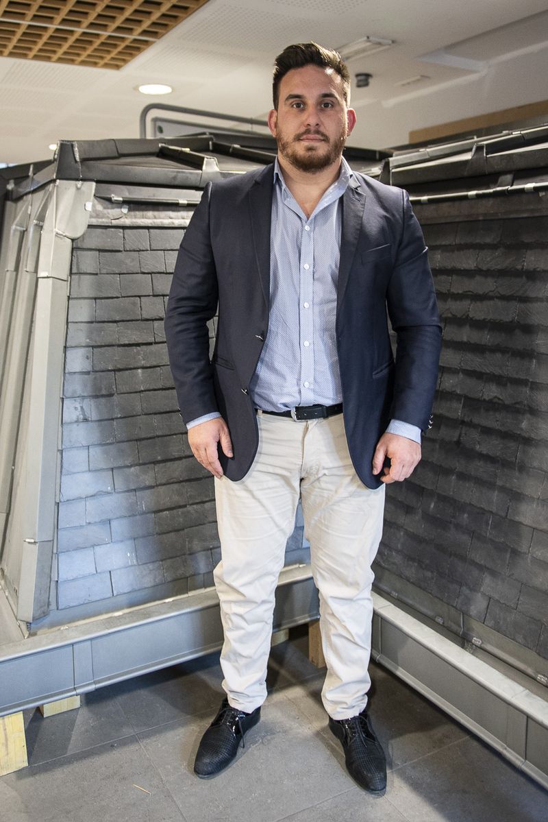 Vincent Agostino, 27 ans, originaire de Lyon, à la fois couvreur et prévôt (directeur) de la maison parisienne (François Grumberg - Ville de Paris) Vincent Agostino, 27 ans, originaire de Lyon, à la fois couvreur et prévôt (directeur) de la maison parisienne