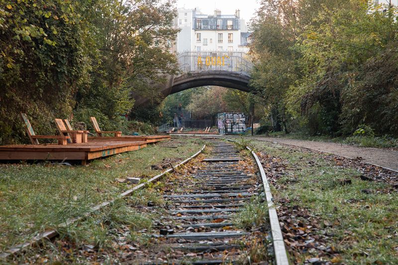 Dans le 20e, un tronçon de la Petite Ceinture a ouvert au public en 2018. (Jean-Baptiste Gurliat / Ville de Paris)