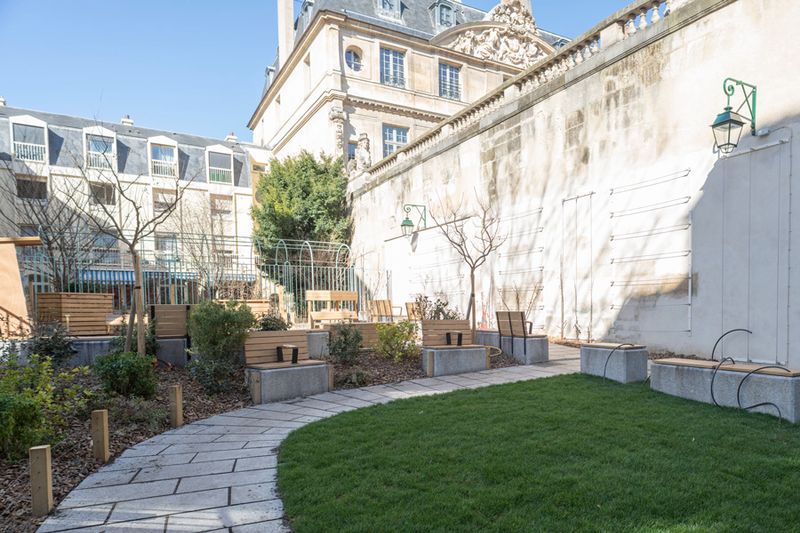 Le square Berthe-Weil, un nouveau jardin de 350 m2, a ouvert dans le 3e arrondissement. (Jean-Pierre Viguié / Ville de Paris)