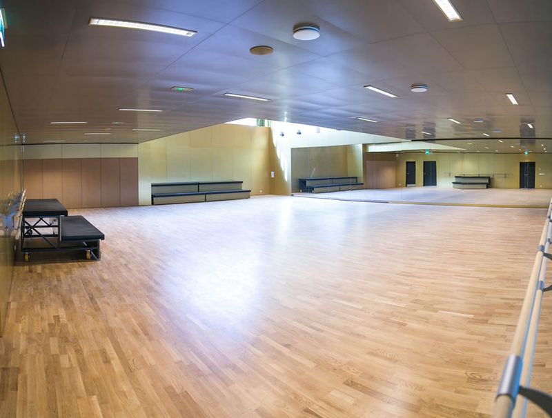 Gymnase Batignoles : vue de la salle de danse (Gérard Sanz/Ville de Paris) Gymnase Batignoles