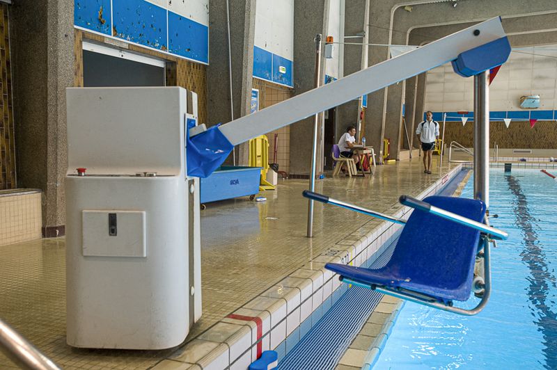 Siège élévateur piscine pour handicapés (Marc Verhille / Ville de Paris)