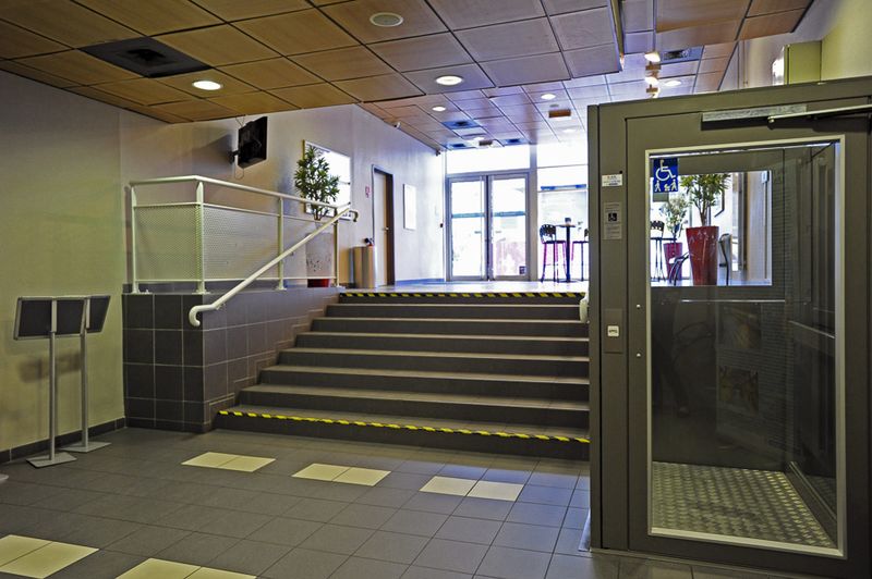 ascenseur accessibilité handicapé (Déborah Lesage / Ville de Paris)