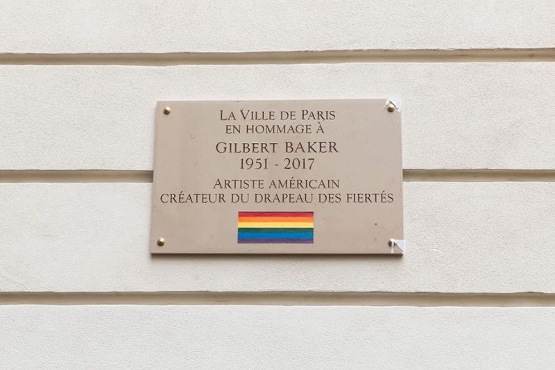 Quinzaine des fiertés : Dévoilement des plaques en hommage à « Gilbert Baker », (JB Gurliat / ville de Paris)