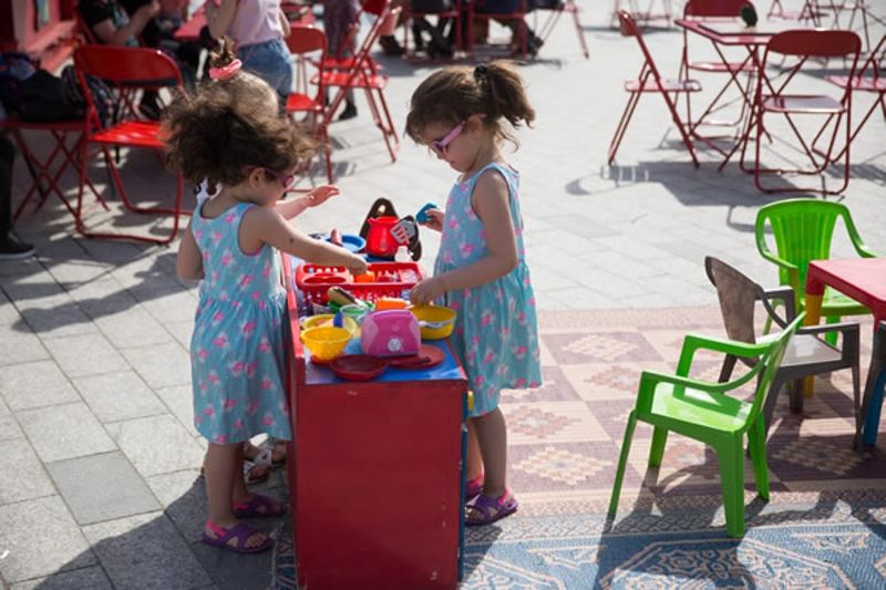 Ludothèque en plein air (Joséphine Brueder/ Ville de Paris- DICOM)